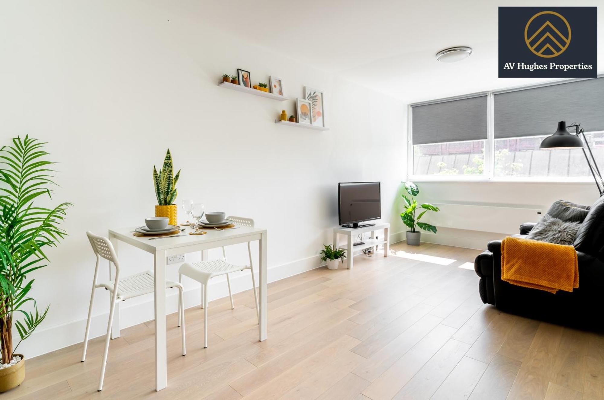 Modern One-Bedroom Apartment - 4 Mins From Station, Free Parking, Ideal For Relocation By Av Hughes Properties ミルトン・ケインズ エクステリア 写真